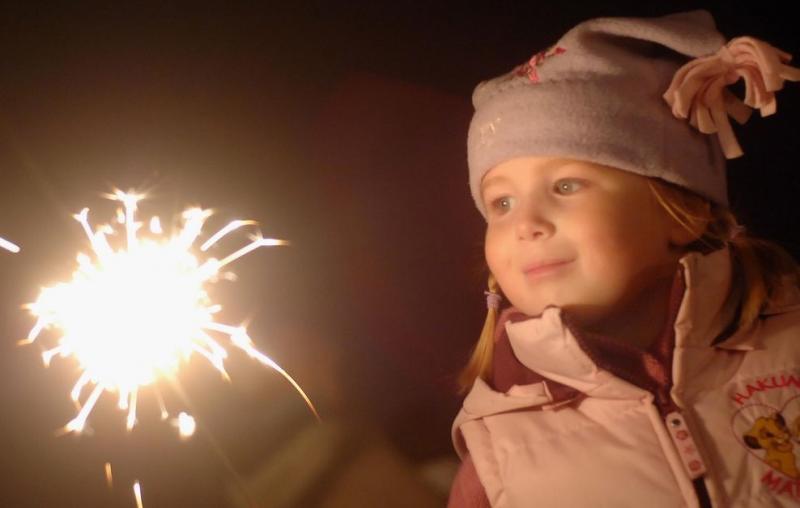 Ура, каникулы! Пиротехника, которую можно запускать с детьми - Лебедянь | lebedyan.salutsklad.ru